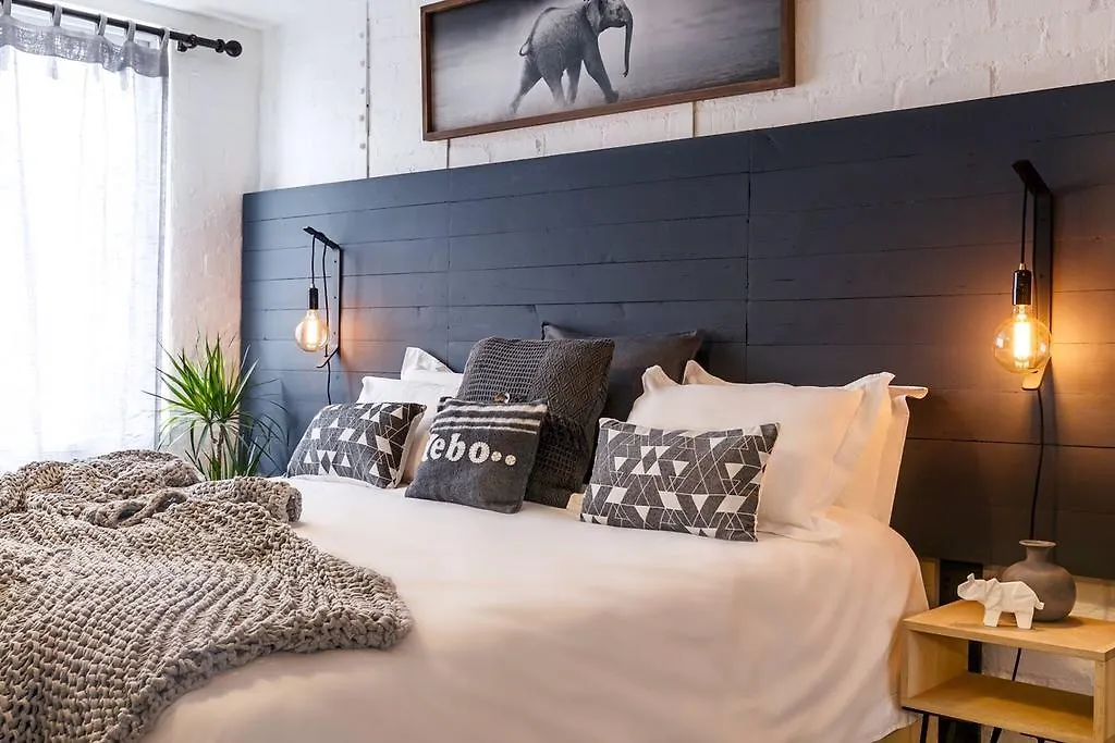 Swift Contemporary Studio Apartment